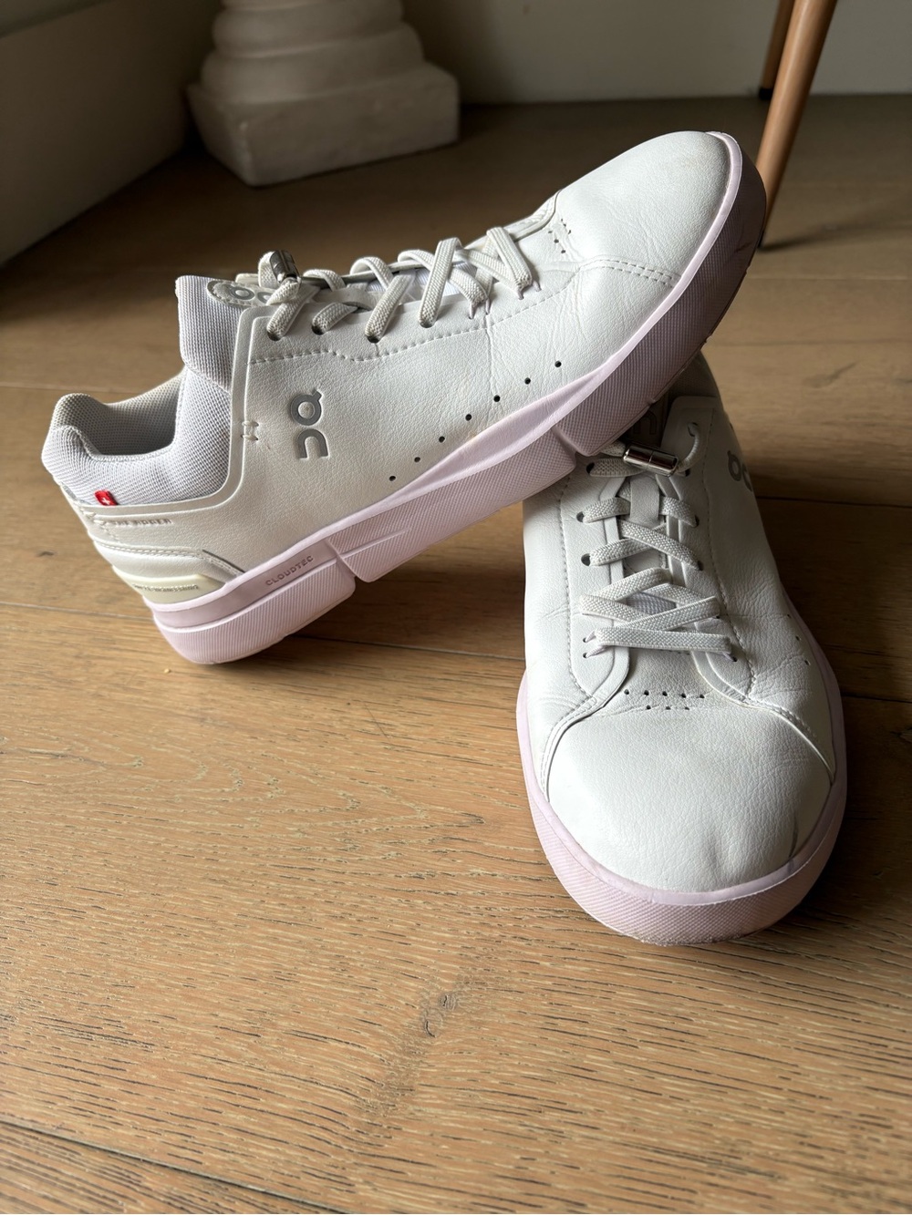 On The Roger Advantage Sneakers White Purple Women’s US 7.5 EU 38.5